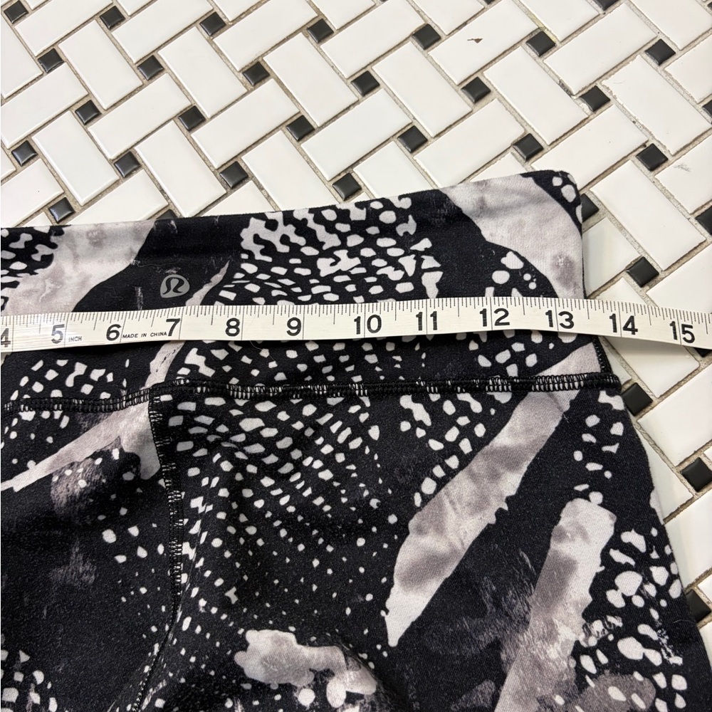 Lululemon Athletica Black and White Patterned Capris - Picture 6 of 6